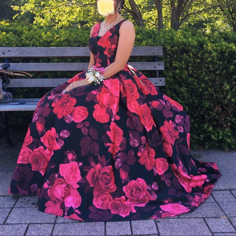Betsy & Adam rose formal ball gown prom dress sz 2